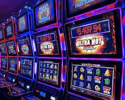 Người chơi Việt Nam chơi slot nổ hũ j168 trên điện thoại